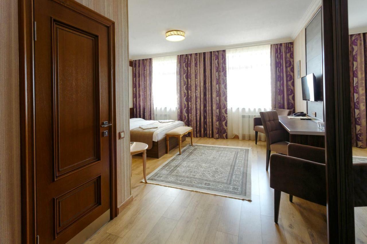 Sacvoyage Hotel Almaty Eksteriør billede